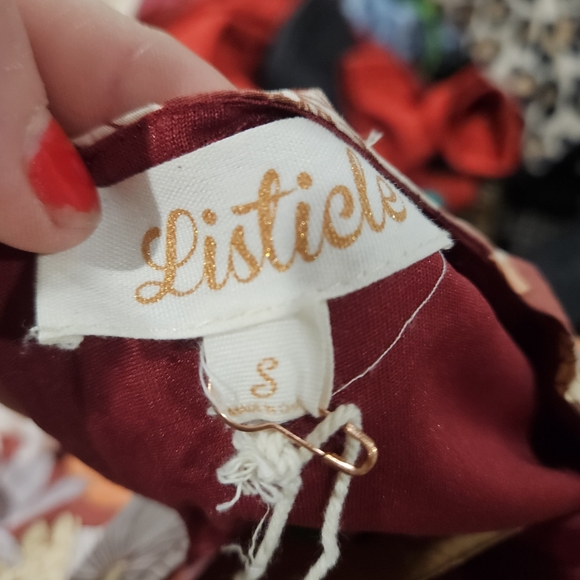 LISTICLE Floral V-Neck Blouse | Smocked Waist Romantic Boho Top.Size S (NWT) - Picture 5 of 16